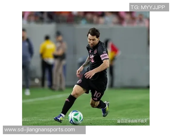 2025年足球现役十大球星详细介绍与他们的辉煌成就分析