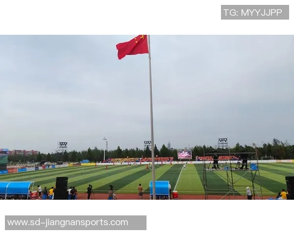 《猜球星挑战赛:一场热血沸腾的足球冒险故事》 《猜球星挑战赛:一场热血沸腾的足球冒险故事》