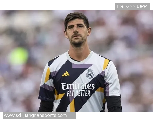 2025年现役足球十大球星排名盘点:谁才是足坛最强人物 2025年现役足球十大球星排名盘点:谁才是足坛最强人物